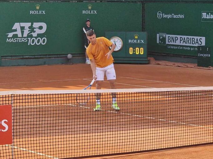 KAKVA ŠTETA, MILIMETRI DELILI KECMANOVIĆA OD VELIKE SENZACIJE: Miša ispustio meč loptu, pa izgubio od 14. nosioca u Monte Karlu