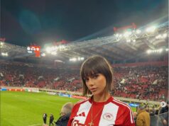 VRELA ALBANKA IZAZVALA USIJANJE NA STADIONU: Došla na proslavu Olimpijakosa pa se fotografisala pored zastave vojske Republike Srpske! xe4GE93J