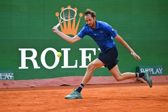 AUSTRALIJANAC NOKAUTIRAO MEDVEDEVA: De Minor i Muzeti u četvrtfinalu turnira u Monte Karlu