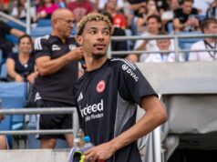 LIVERPUL ZAVRŠAVA BOMBASTIČAN TRANSFER: Redsi spremili 90 miliona za sjajnog napadača iz Bundeslige! Hugo Ekitike