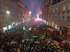 SARAJEVO NOĆAS NIJE SPAVALO! Desetine hiljada navijača dočekalo svoje heroje: Pogledajte kako se u Bosni slavio plasman na Mundijal! (FOTO) vino.jpg