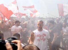 MARKO ARNAUTOVIĆ STIGAO U BEOGRAD! Stotine navijača dočekalo novog fudbalera Crvene zvezde: Čim je došao skinuo je majicu i uradio nešto o čemu svi bruje Untitled.png