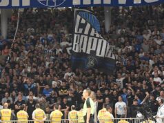 EUFORIJA U PODGORICI: Navijači dočekali košarkaše Budućnosti posle pobede nad Zvezdom u Beogradu o8WyRdLJ