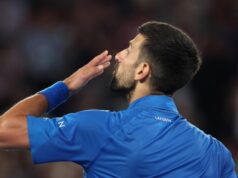 ĐOKOVIĆ SE OGLASIO ZBOG NJE! Emotivna Novakova poruka Simoni (FOTO) TENISKE LEGENDE STALE UZ ĐOKOVIĆA: Odnos australijskih novinara prema Srbinu je sraman!