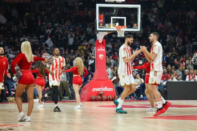 BRATSKA-KOREOGRAFIJA-U-ARENI-Navijaci-Zvezde-i-Olimpijakosa-napravili-pravi.jpeg Crvena zvezda Olimpijakos Evroliga (22).jpeg
