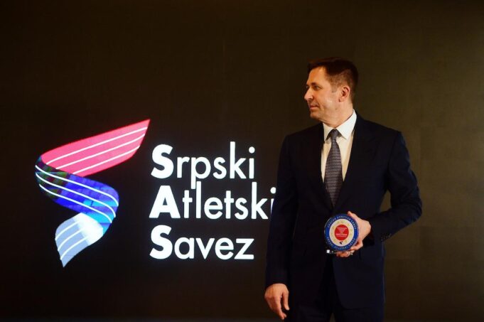Roni O`Saliven sa sinom i ćerkom