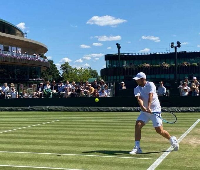 ARGENTINAC SLAVIO POSLE PREOKRETA: Kecmanović izgubio u osmini finala turnira u Stokholmu