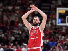 MIROTIĆ NASTAVLJA POVLAČI IZNENAĐUJUĆE POTEZE: Napustio Armani, pa otkrio zašto je to uradio ZVEZDA-ARMANI_88.JPG
