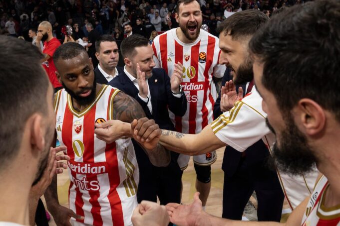 Donatas Motiejunas u dresu Crvene zvezde protiv Makabija