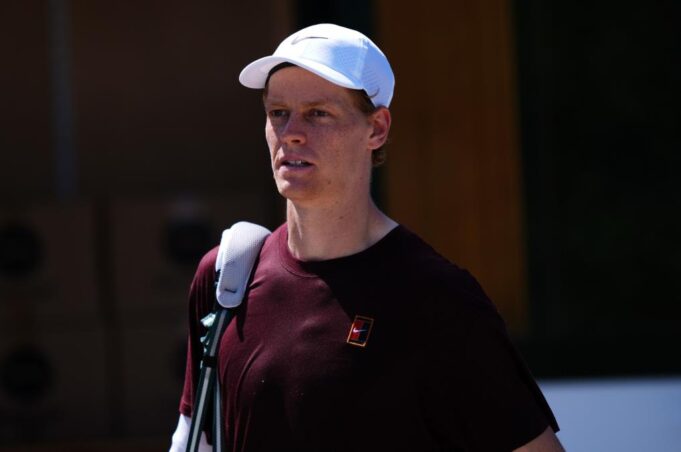 BRITANSKI NOVINAR IZAZVAO ZEMLJOTRES PRED POLUFINALE VIMBLDONA: Žestoko opleo po Sineru, a spomenuo i Novaka