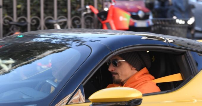 Zlatan-Ibrahimovic-provozao-skupoceni-automobil-u-Stokholmu-iznenadicete-se-kad.jpg Zlatan Ibrahimović provozao skupoceni automobil u Stokholmu, iznenadićete se kad vidite koliko košta