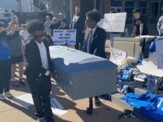 navijači „sahranili“ Luku Dončića | SportArena.rs 4e664obe