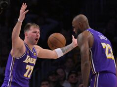DONČIĆ PREDVODIO LEJKERSE U LEBRONOVOM ROĐENDANSKOM DEBAKLU! Katastrofa za Luku i ekipu za kraj godine Spenser Džons