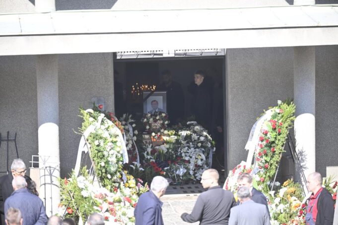 SAHRANJEN-ALEKSANDAR-BORICIC-Poslednje-zbogom-jednom-od-najvecih-licnosti-evropske.jpg SAHRANJEN ALEKSANDAR BORIČIĆ: Poslednje zbogom jednom od najvećih ličnosti evropske i svetske odbojke!