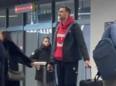 MILUTINOV SA SAIGRAČIMA STIGAO NA MEGDAN PARTIZANU! Košarkaši Olimpijakosa doputovali u Beograd, pogledajte snimke sa aerodroma! FOTO zvezdaolympiacos109484.jpg