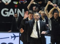 NAVIJAČ UZEO DRES ALIMPIJEVIĆEVOG TIMA, PA BRISAO ZADNJICU! Skandalozan transparent i sramni ispadi grčkih navijača – Evropa u šoku, a Turci kipte od besa! Luka Dončić
