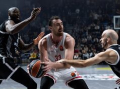 GROBARI VREĐALI MILUTINOVA: Navijači Partizana priredili vruć doček nekadašnjem ljubimcu! PARTIZAN-OLYMPIACOS_20.JPG