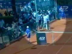 Bosanski teniser se umalo potukao usred meča: Navijač ga nazvao idiotom zbog poteza, usledila je velika gužva Bosanski teniser se umalo potukao usred meča: Navijač ga nazvao idiotom zbog poteza, usledila je velika gužva