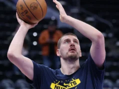 NBA se oglasio i poklonio Jokiću, ovo što je Nikola uradio nije viđeno do sada: „Nastavlja da piše istoriju“ NBA se oglasio i poklonio Jokiću, ovo što je Nikola uradio nije viđeno do sada: "Nastavlja da piše istoriju"