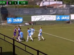 Nesvakidašnja scena u Hrvatskoj: Igrač umesto fer pleja postigao gol, pa se okrenuo i zatresao svoju mrežu Nesvakidašnja scena u Hrvatskoj: Igrač umesto fer pleja postigao gol, pa se okrenuo i zatresao svoju mrežu