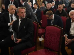 Ostoja Mijailović došao na komemoraciju Dušku Vujoševiću, seo je odmah ispred Željka Obradovića Ostoja Mijailović došao na komemoraciju Dušku Vujoševiću, seo je odmah ispred Željka Obradovića