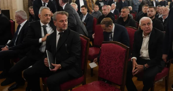 Ostoja Mijailović došao na komemoraciju Dušku Vujoševiću, seo je odmah ispred Željka Obradovića