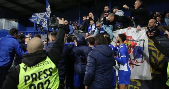 Plava Unija pevala zbog povratka na Omladinski stadion, ispratila igrače OFK Beograda uz poznatu pesmu