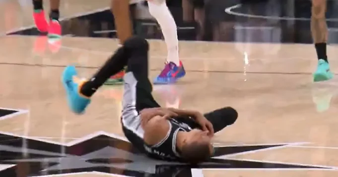 Pre par dana dominirao protiv Nikole Jokića, jedan od najvećih rivala danas doživeo nezgodnu povredu