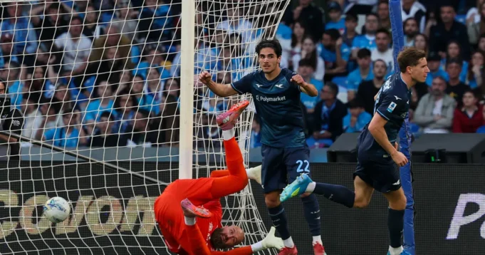 Vanja dva puta vadio loptu iz mreže! Lacio slavio u Napulju, Inter "trlja ruke"