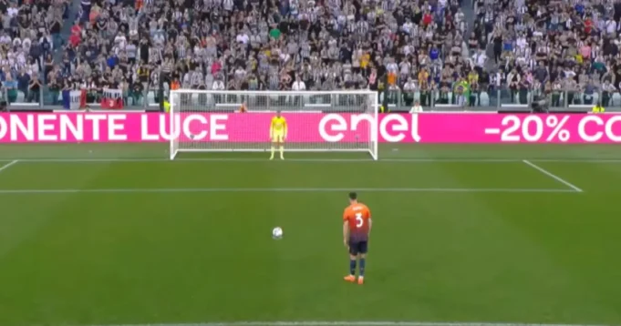 Vlahović i Kostić sa klupe gledali čudo: Nestvaran potez golmana Juventusa kod penala i "odbitka"