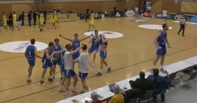 Vuk ide stopama svog oca Predraga Danilovića, mladi košarkaš nestvarnom trojkom Srbiju odveo u polufinale