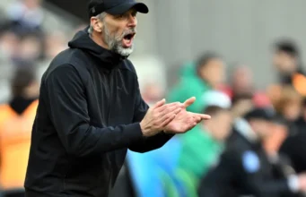 Zvezda ga je izbacila u najvećem meču 21. veka za crveno-bele, on sada ide u Premijer ligu i vodiće Veljka Zvezda ga je izbacila u najvećem meču 21. veka za crveno-bele, on sada ide u Premijer ligu i vodiće Veljka