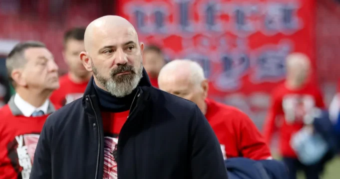Dejan-Stankovic-se-obratio-navijacima-Zvezde-pred-poslednje-kolo-i.webp Dejan Stanković se obratio navijačima Zvezde pred poslednje kolo i proslavu titule: "Ovi momci zaslužuju..."