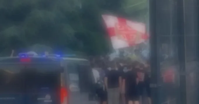 Delije-napravile-ludnicu-u-Nisu-Pogledajte-korteo-navijaca-Zvezde-pred.webp Delije napravile ludnicu u Nišu! Pogledajte korteo navijača Zvezde pred polufinale KLS-a