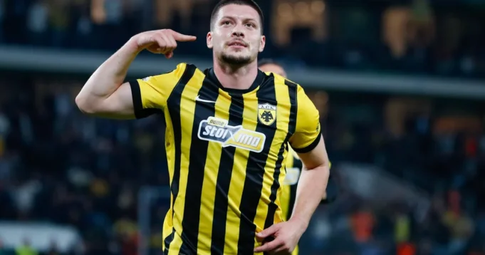 Jovic-posle-osvojene-titule-Nikolic-mi-je-vise-od-trenera.webp Jović posle osvojene titule: "Nikolić mi je više od trenera, rekao sam sebi - Luka, ovo je ono što si tražio"