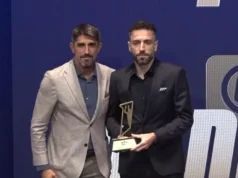 Kakva čast: Selektor Veljko Paunović uručio nagradu Radomiru Kokoviću za najboljeg trenera Superlige! Kakva čast: Selektor Veljko Paunović uručio nagradu Radomiru Kokoviću za najboljeg trenera Superlige!
