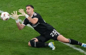 Neverovatno: Golman Aston Vile slomio prst pred finale Lige Evrope, pa briljirao na golu Neverovatno: Golman Aston Vile slomio prst pred finale Lige Evrope, pa briljirao na golu