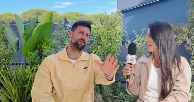 Novak Đoković pozdravio jednog od svojih najboljih prijatelja pred zgodnom voditeljkom, on mu nije ostao dužan
