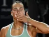 Sabalenka o jezivim tragedijama: „Budim se u suzama, svađala sam se sa policijom kada su mi rekli da je mrtav“ Sabalenka o jezivim tragedijama: "Budim se u suzama, svađala sam se sa policijom kada su mi rekli da je mrtav"