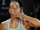 Sabalenka o jezivim tragedijama: „Budim se u suzama, svađala sam se sa policijom kada su mi rekli da je mrtav“ Sabalenka o jezivim tragedijama: "Budim se u suzama, svađala sam se sa policijom kada su mi rekli da je mrtav"
