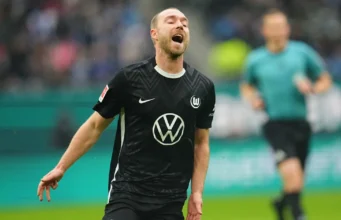 Čuveni fudbaler dva puta se rušio na terenu, jednom ga oživljali, sad ostao bez kluba u Bundesligi… Šokantan ishod baraža za opstanak u Bundesligi: Volfsburg ispao prvi put posle 30 godina