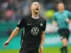 Čuveni fudbaler dva puta se rušio na terenu, jednom ga oživljali, sad ostao bez kluba u Bundesligi… Šokantan ishod baraža za opstanak u Bundesligi: Volfsburg ispao prvi put posle 30 godina