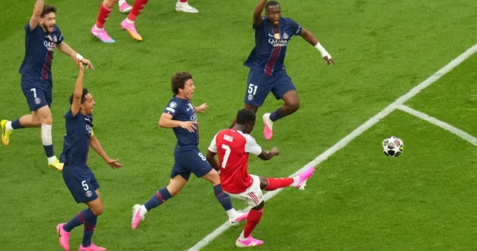 Svi se pitaju kako ovo nije penal za PSŽ, ovo pravilo je spasilo Arsenal, a mnogi za njega nisu znali