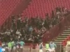 Torcida lomila stolice na Marakani: Pogledajte kako su navijači „proslavili“ gol za pobedu Novog Pazara Torcida lomila stolice na Marakani: Pogledajte kako su navijači "proslavili" gol za pobedu Novog Pazara