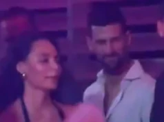 Đoković se totalno opustio na koncertu poznatog pevača, lepotice plesale pored njega, tu je bio i Troicki Đoković se totalno opustio na koncertu poznatog pevača, lepotice plesale pored njega, tu je bio i Troicki
