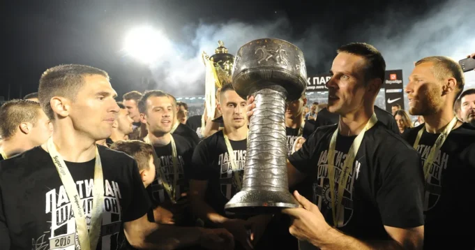 Doneo-je-Partizanu-poslednji-trofej-sad-iskreno-rekao-Nismo-imali.webp Doneo je Partizanu poslednji trofej, sad iskreno rekao: "Nismo imali novca za ručak, Zvezda je već slavila..."