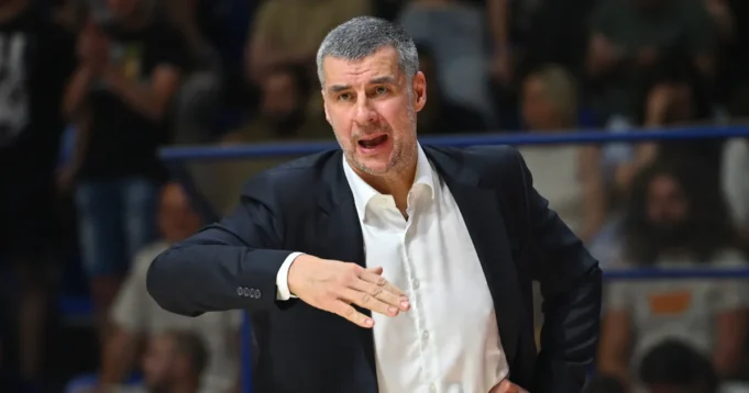 Mnogima je ovo promaklo: Vladimir Jovanović kažnjen sa 36.000 dinara, jer je bio "neprikladno" odeven