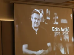 Navijači Bosne i Hercegovine se na utakmici pred Mundijal oprostili od Edina Avdića: „Legende ne umiru“ Navijači Bosne i Hercegovine se na utakmici pred Mundijal oprostili od Edina Avdića: "Legende ne umiru"