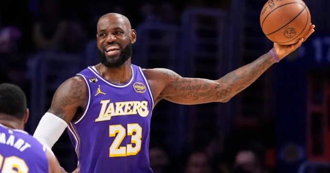 Lebron-Dzejms-prvi-put-nakon-potpisa-za-Filadelfiju-Mislio-sam.webp Lebron Džejms prvi put nakon potpisa za Filadelfiju: "Mislio sam da sam gotov nakon prošle sezone"