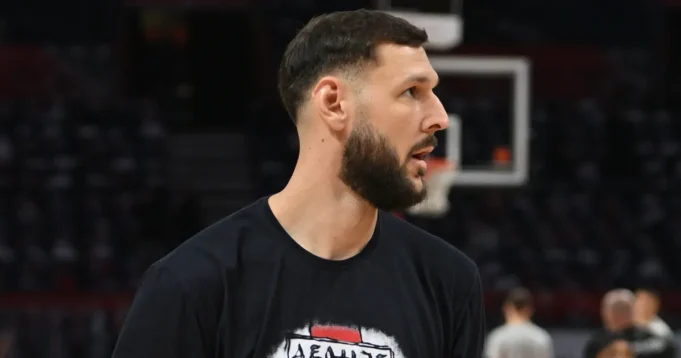 Misko-Raznatovic-se-javio-razlog-je-Uros-Plavsic-Potpisao-za.webp Miško Ražnatović se javio, razlog je Uroš Plavšić: Potpisao za crno-bele, pa oženio Jovanu